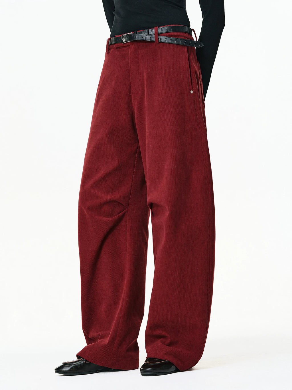 Curved Silhouette Corduroy Trousers