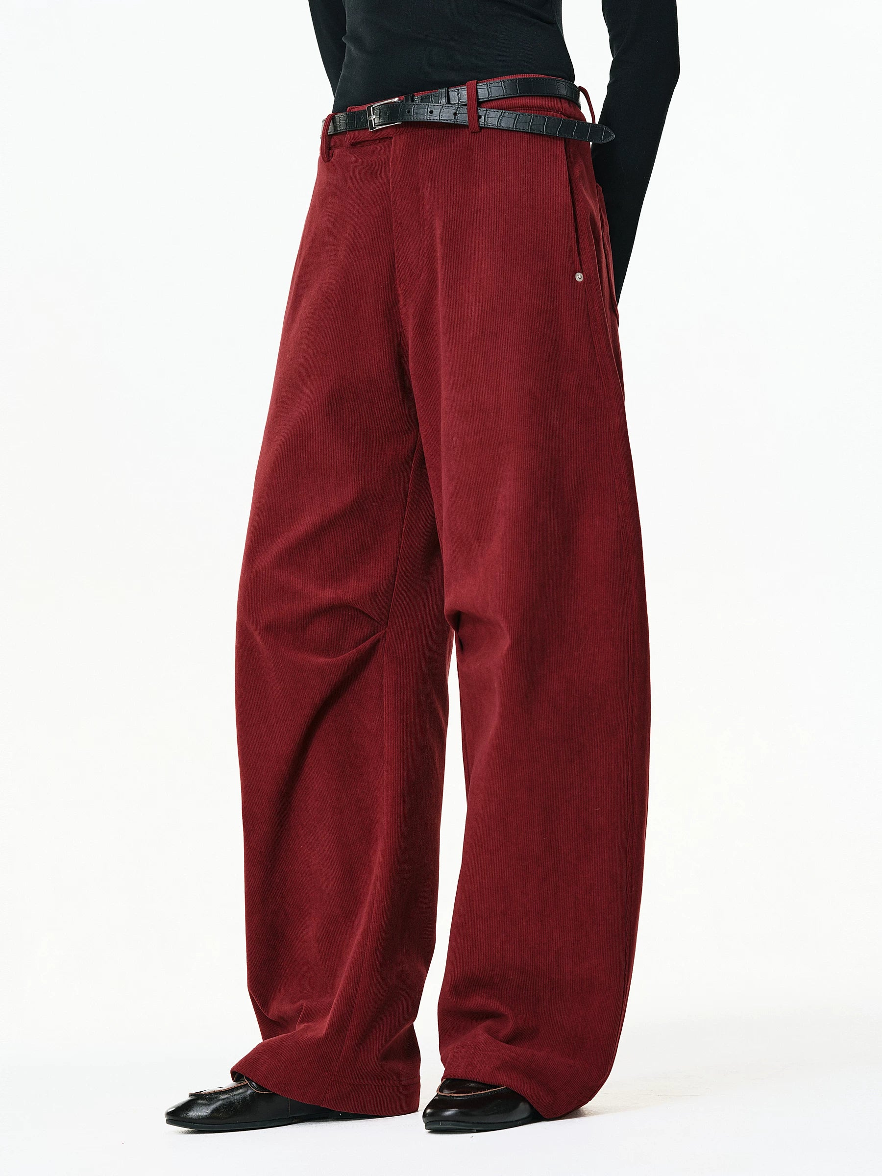 Curved Silhouette Corduroy Trousers