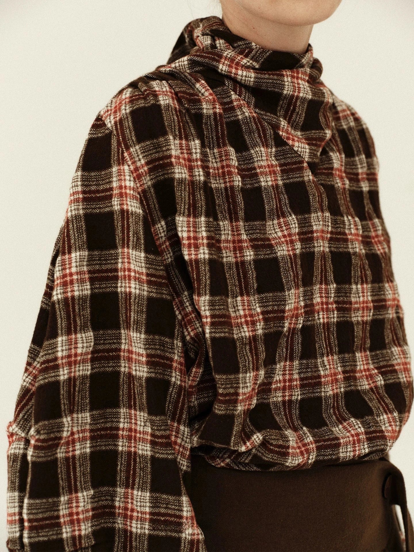 Wool Plaid Curved Sleeve Turtleneck Shirt