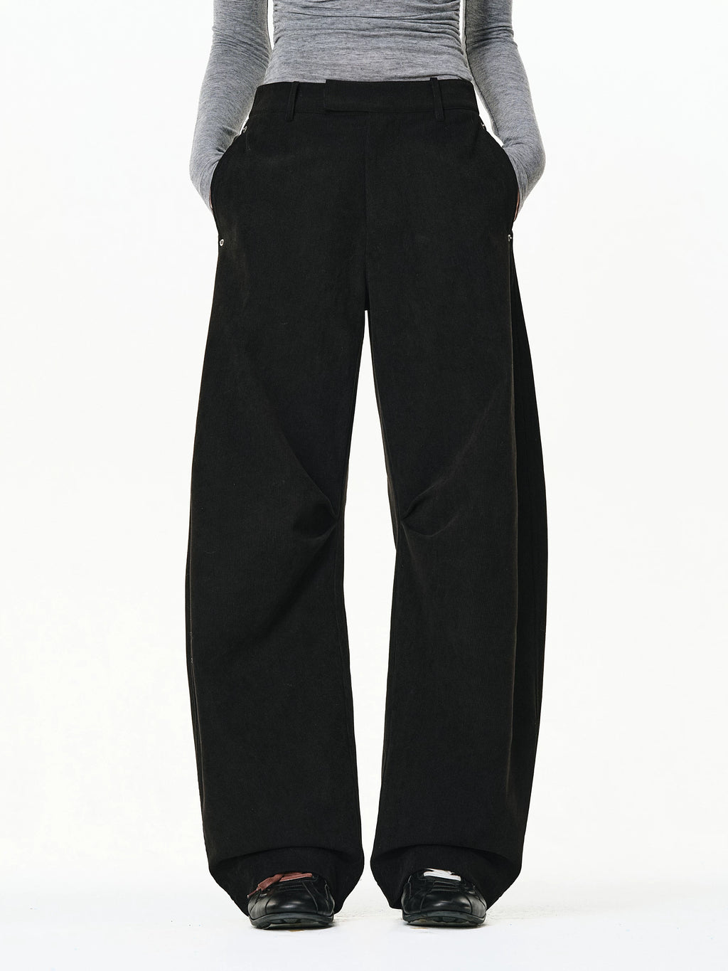 Curved Silhouette Corduroy Trousers