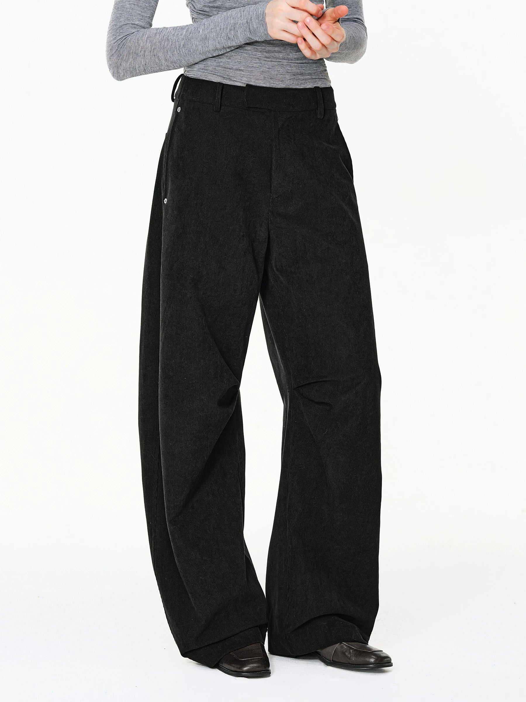 Curved Silhouette Corduroy Trousers