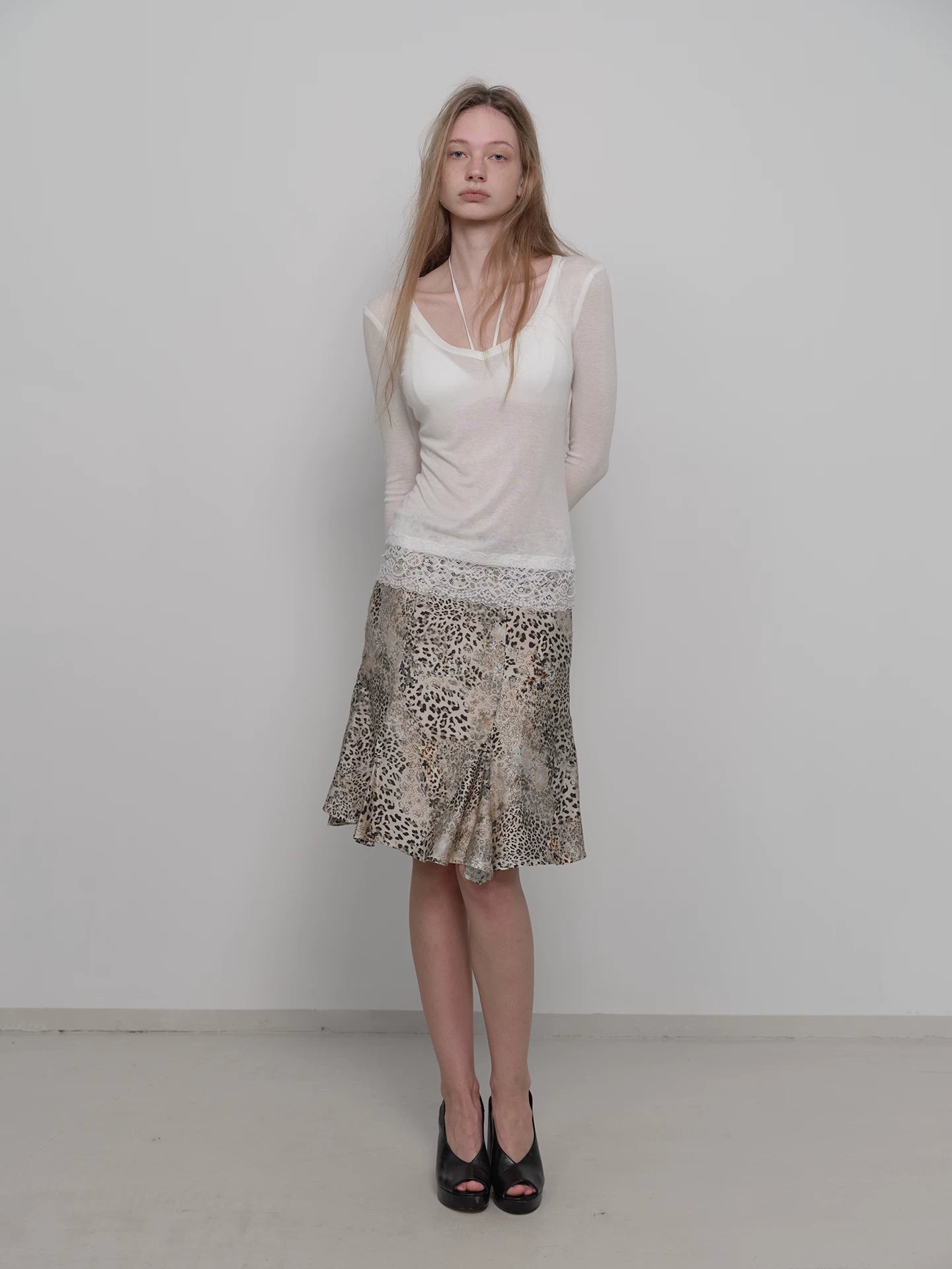 Lace-Trimmed Tencel Wool V-Neck Top