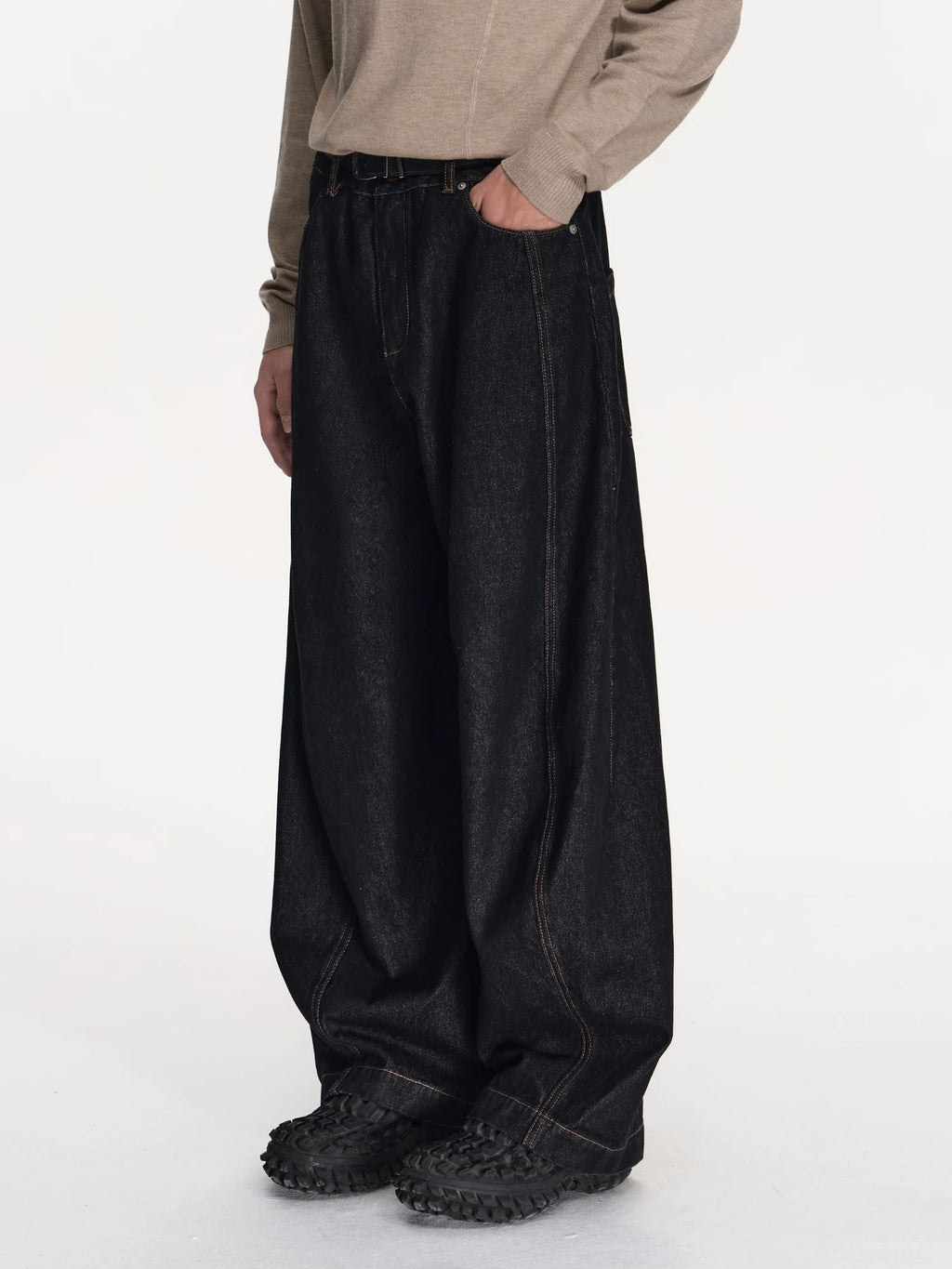 Curved Seam Wide-Leg Denim Jeans